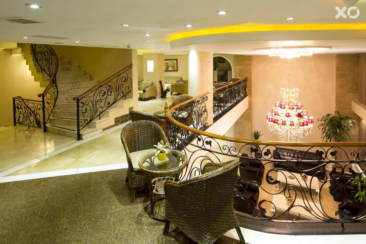 Black Bird Hotel