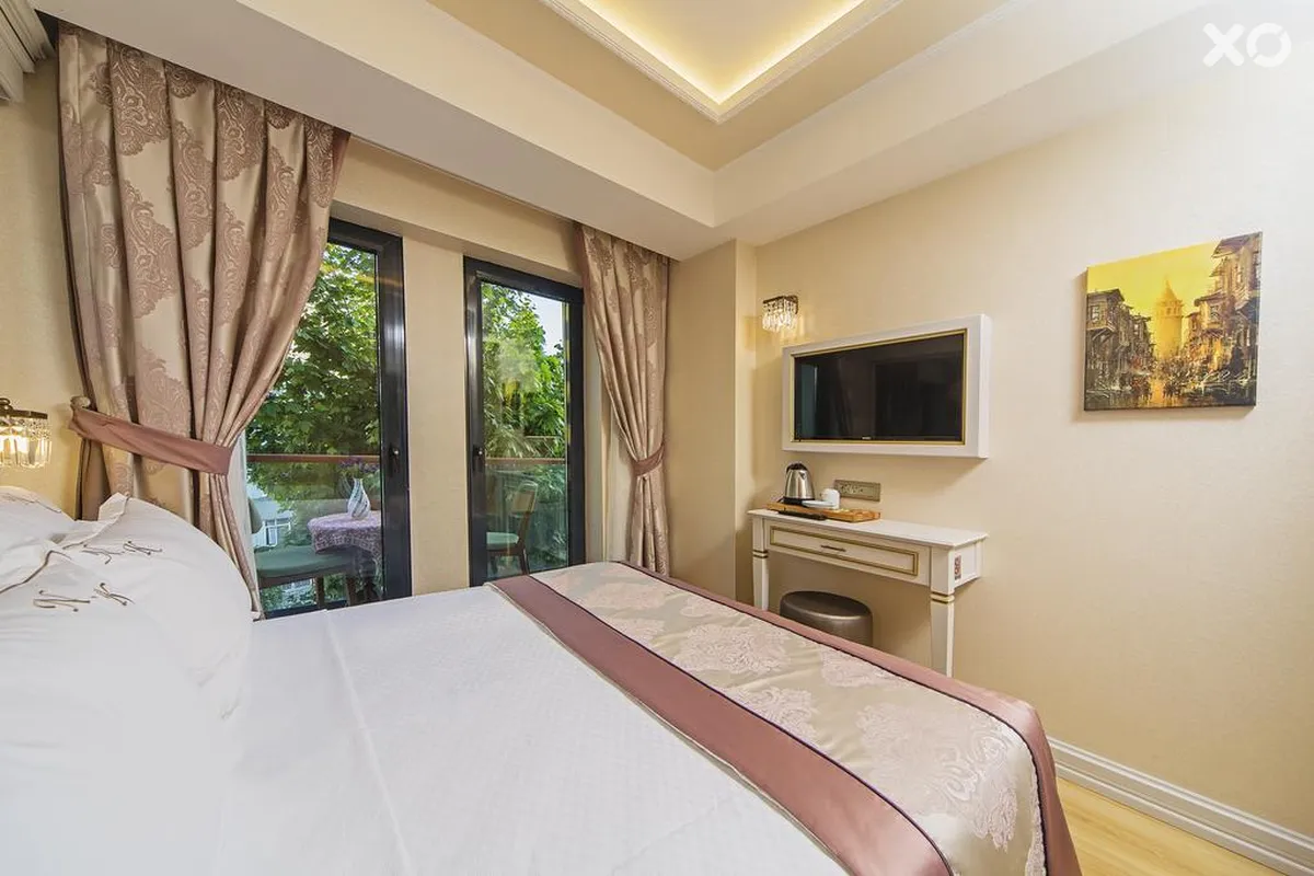 Grand Naki Hotel