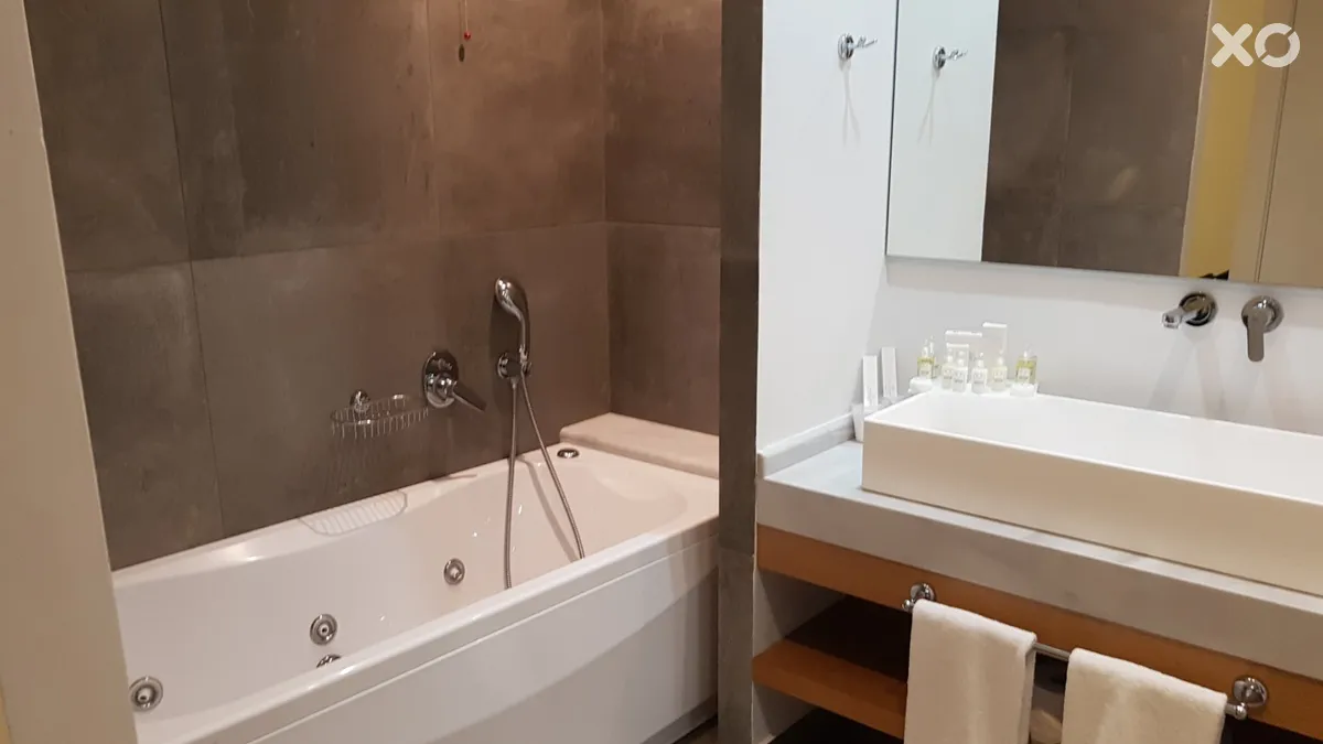Lichnos Beach Hotel & Suites