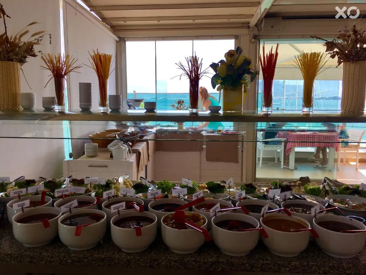 Alesta Yacht Hotel