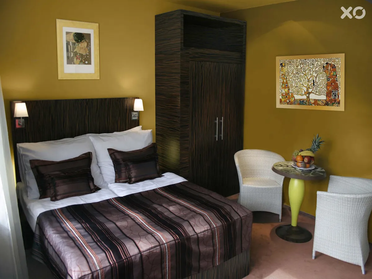 Crystal Palace EA Hotel