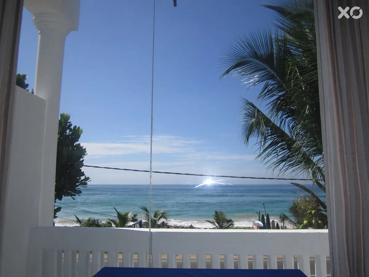 White Surfing Beach Resort