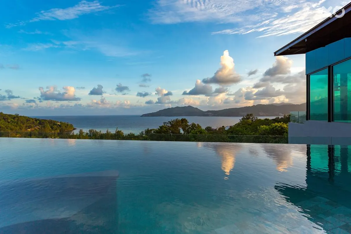 Crest Resort & Pool Villas