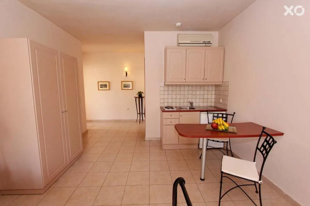 Lambrinos Suites
