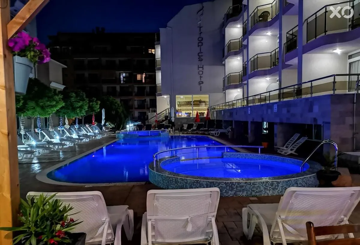 Tropics Hotel