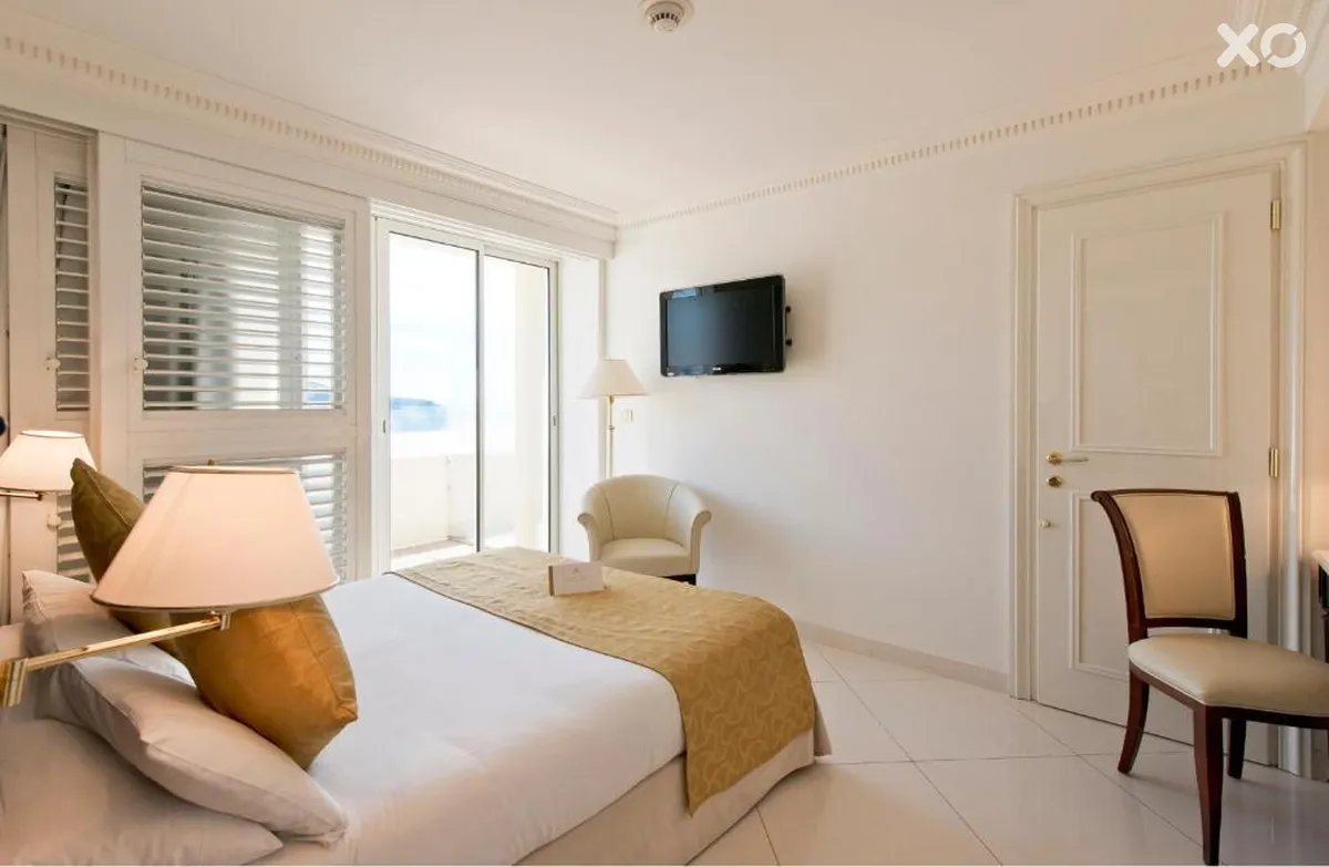 West End Promenade Hotel
