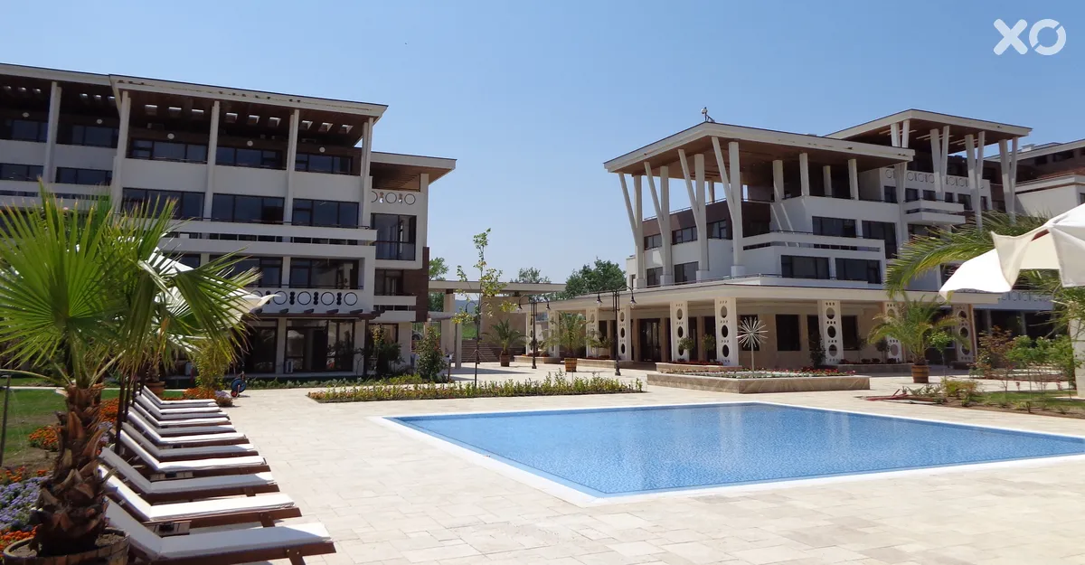 Apolonia Resort