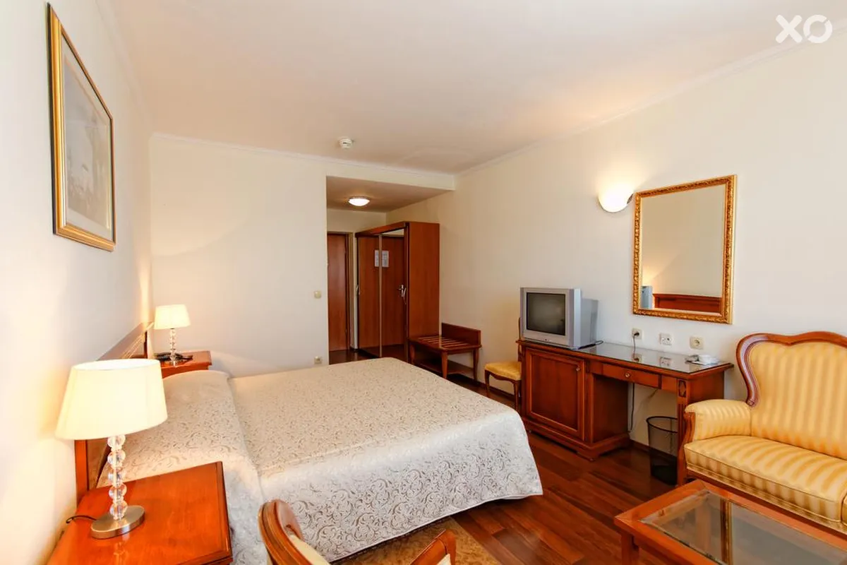 Val Hotel