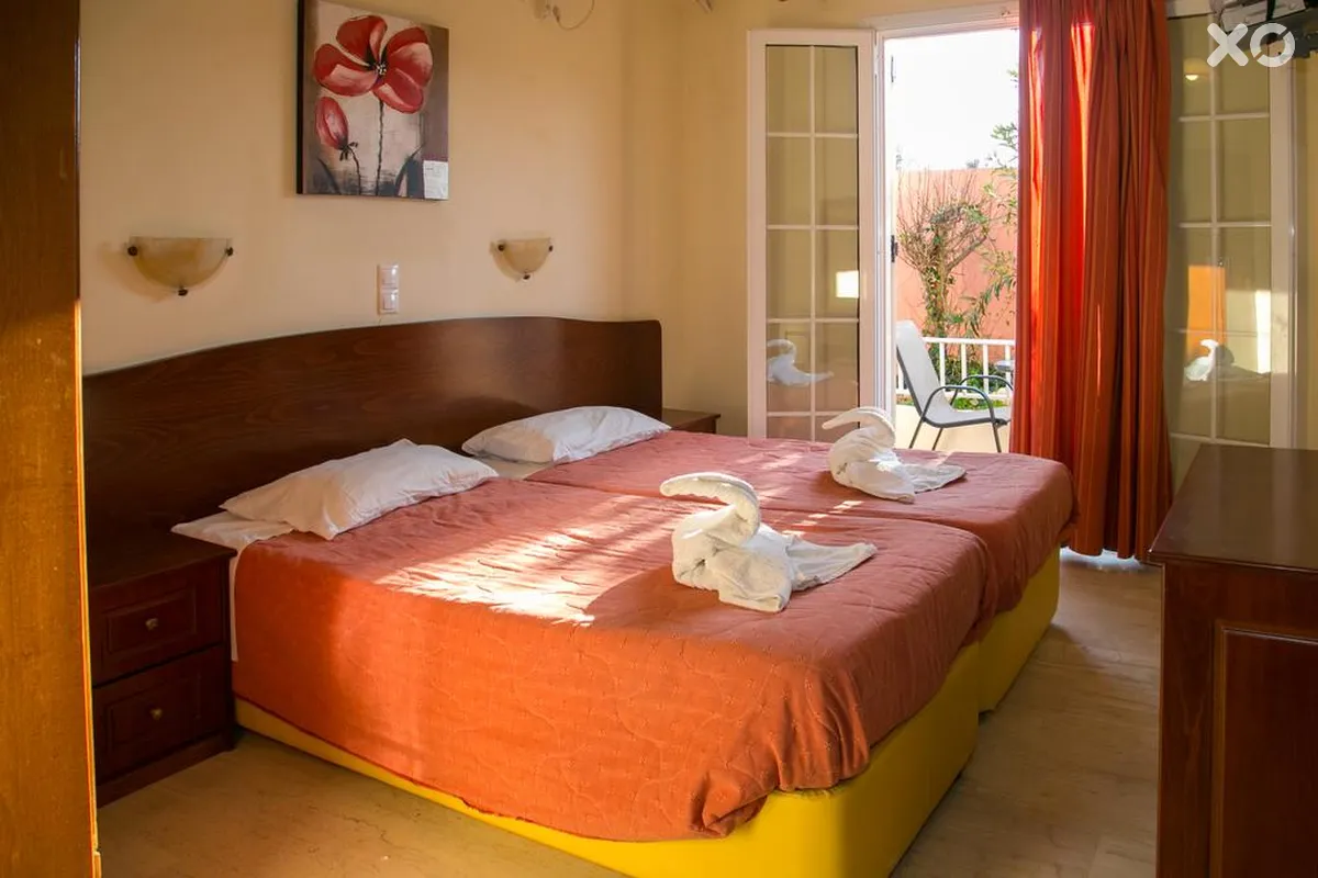Kouros Apartments & Studios