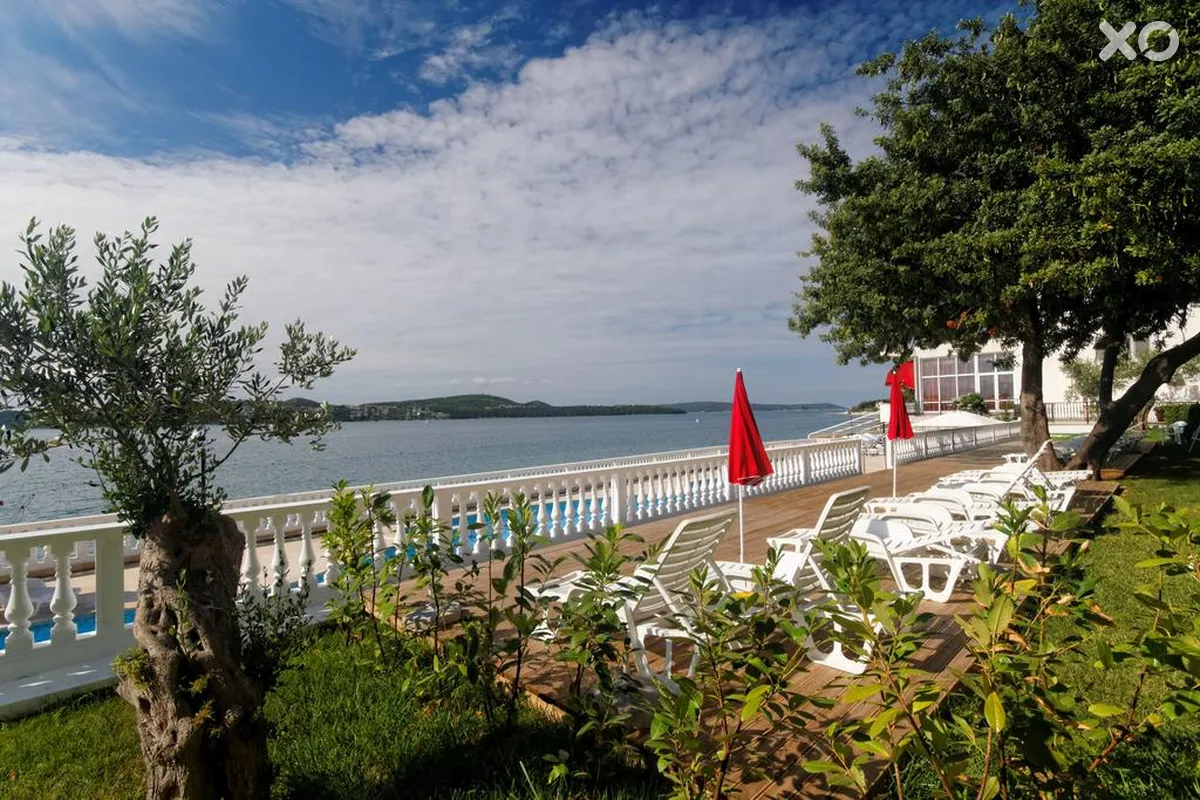 Val Hotel
