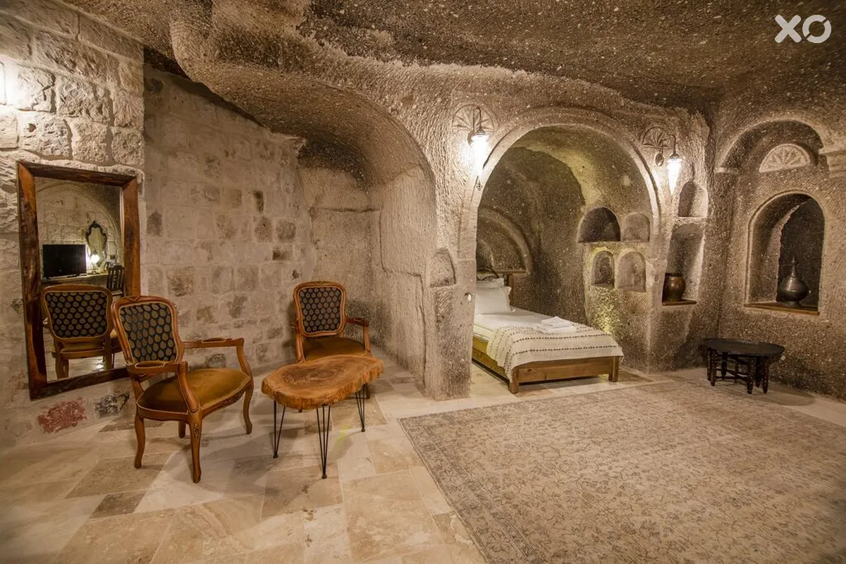 Hera Cave Suites