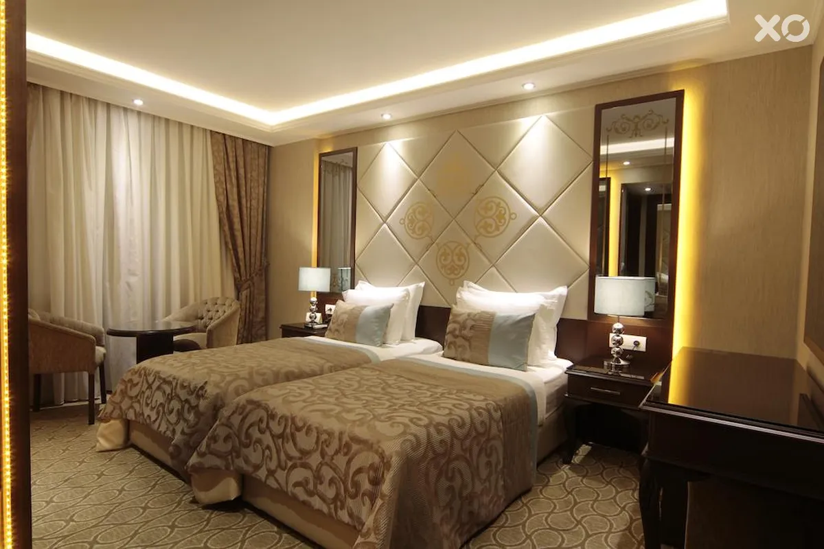 Black Bird Hotel