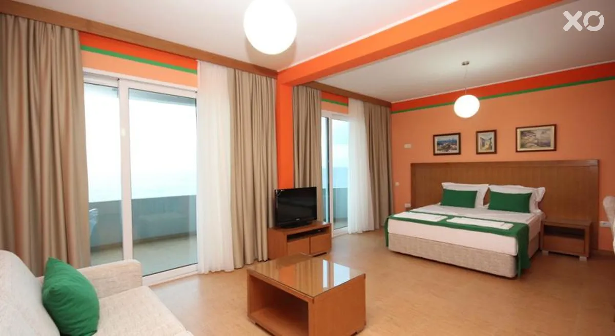 Deus Apartments