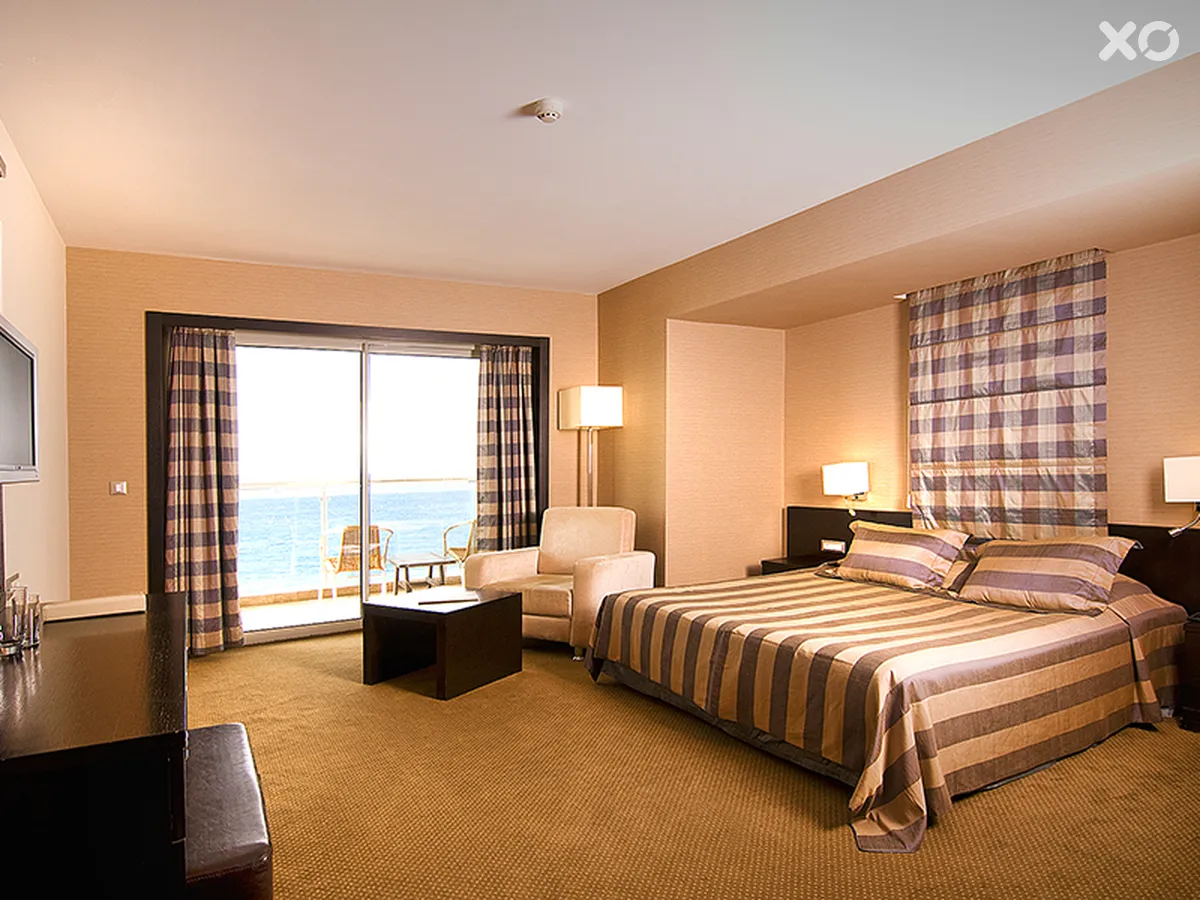 Charisma De Luxe Hotel