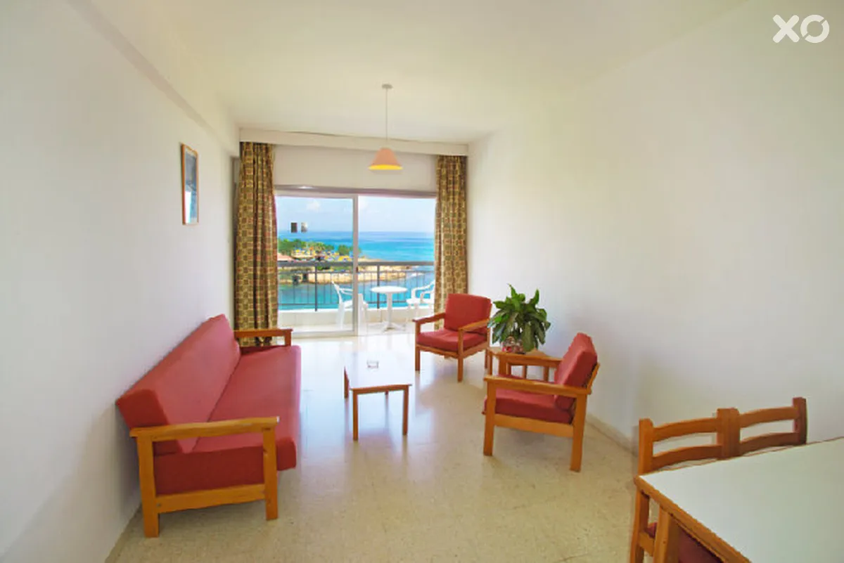 Pola Costa Beach Hotel
