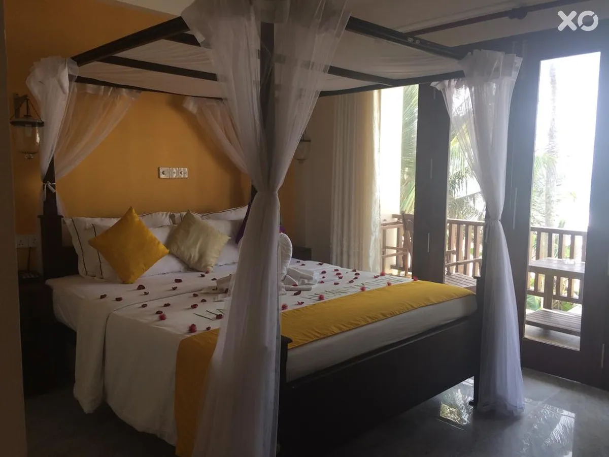 Sapphire Seas Beachfront Hotel