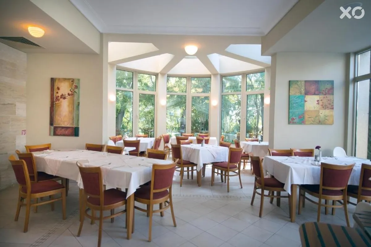 Jeravi Hotel
