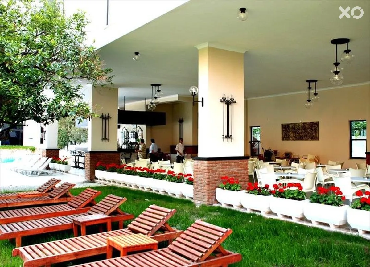 Boulevard Hotel
