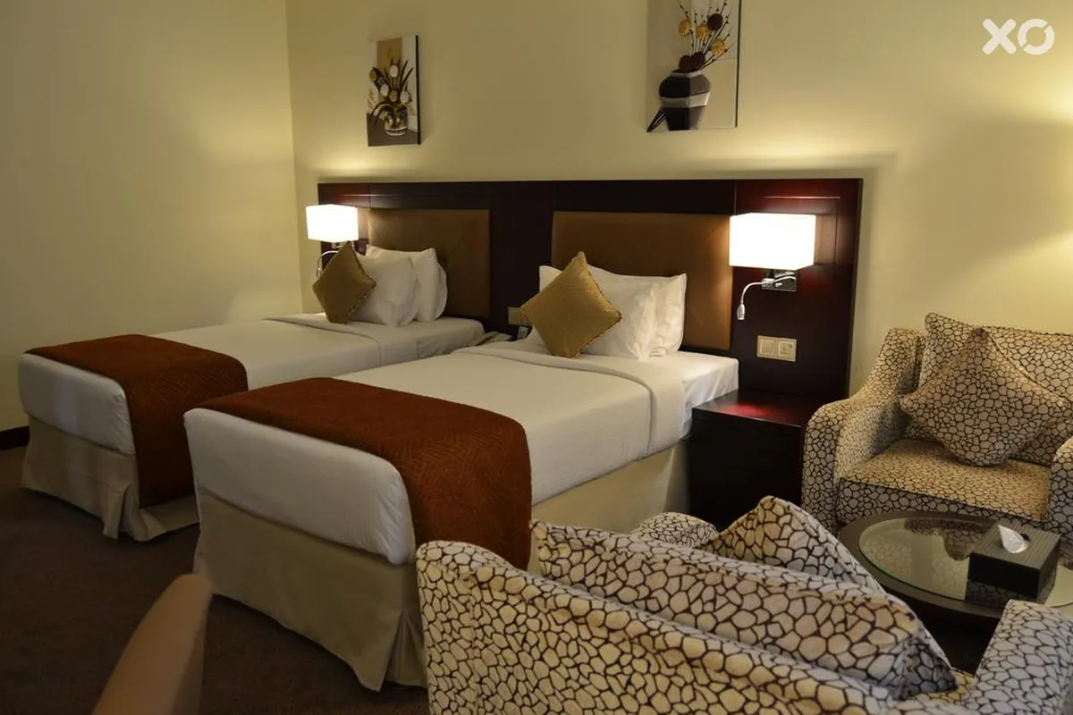 Landmark Summit Hotel