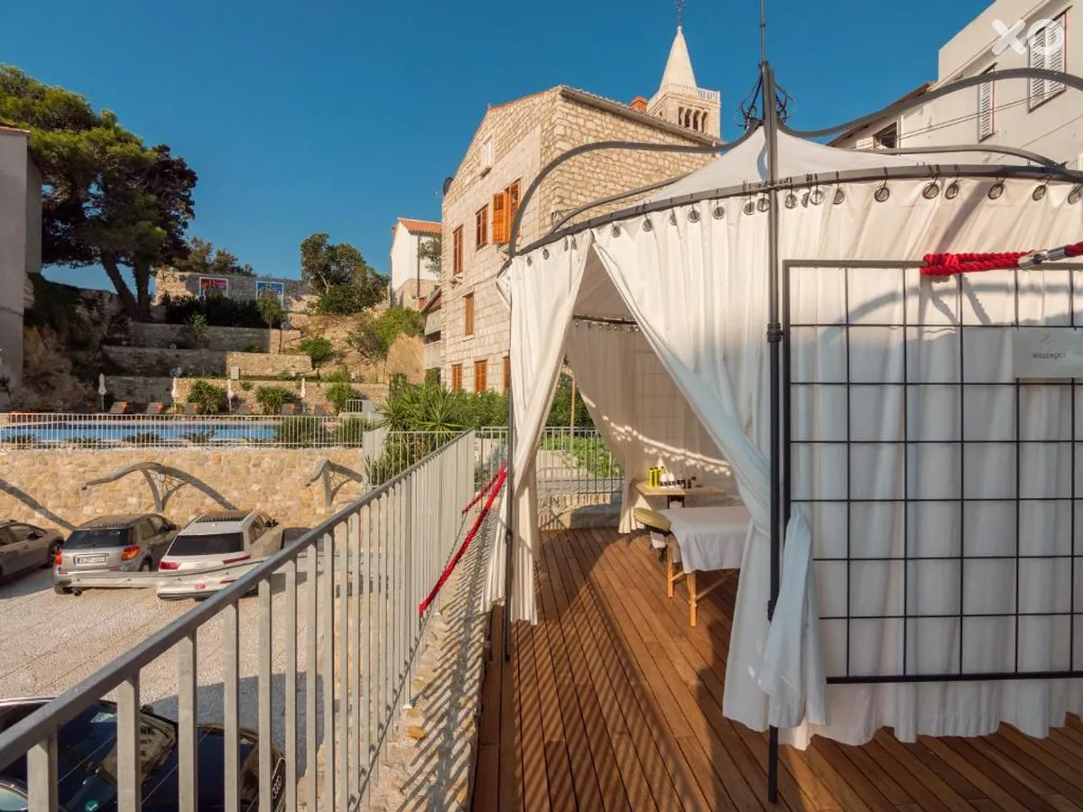 Arbiana Hotel