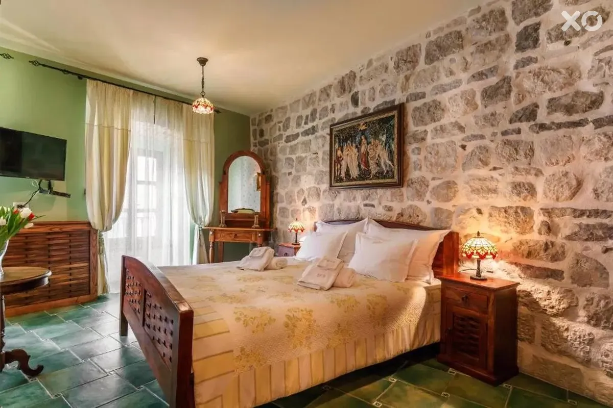 Monte Cristo Hotel