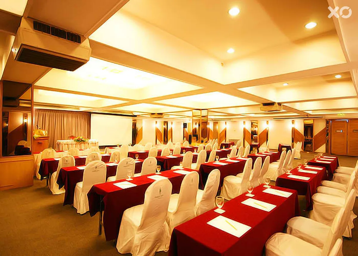 Bangkok Palace Hotel