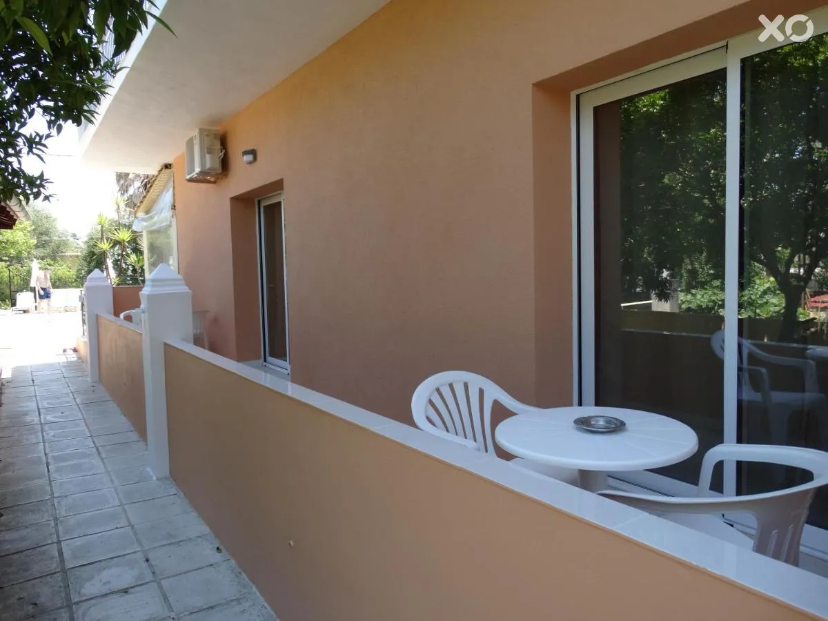 Makis Louvlis Apartments & Studios