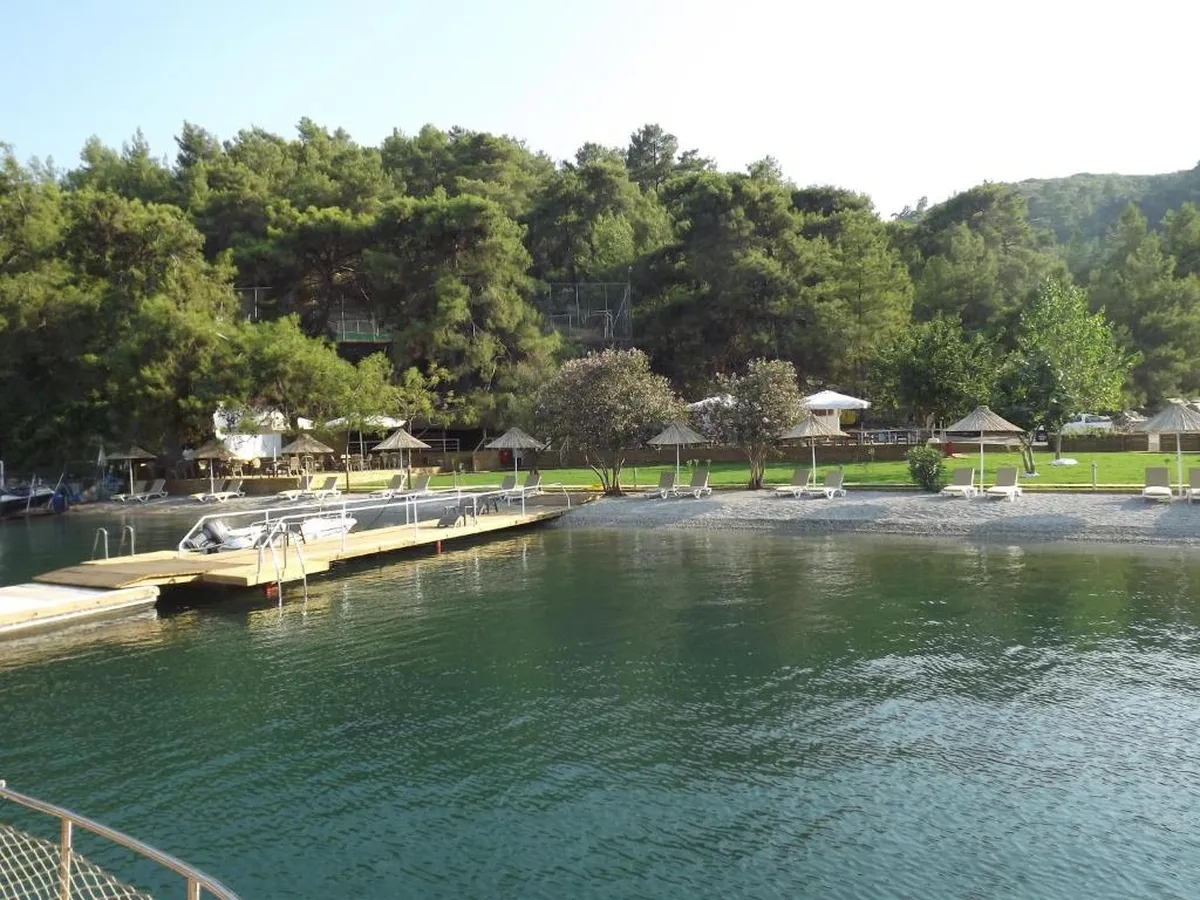 Alesta Yacht Hotel