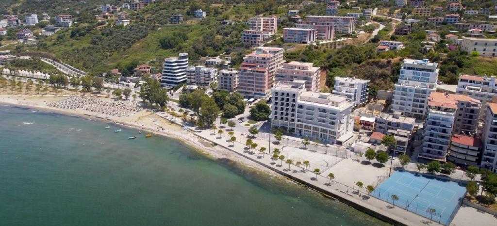 Влера прямо у моря! Небольшой отель, балконы и завтраки