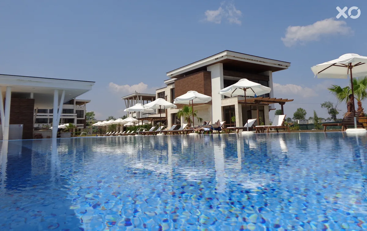 Apolonia Resort