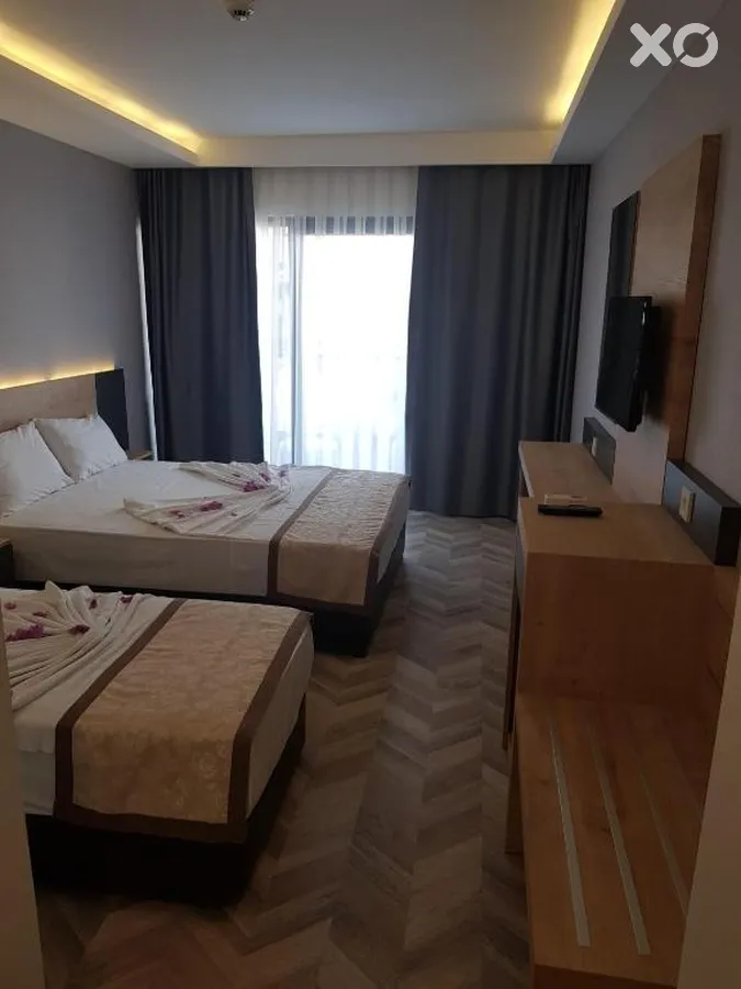 Clover Magic Park Side Hotel