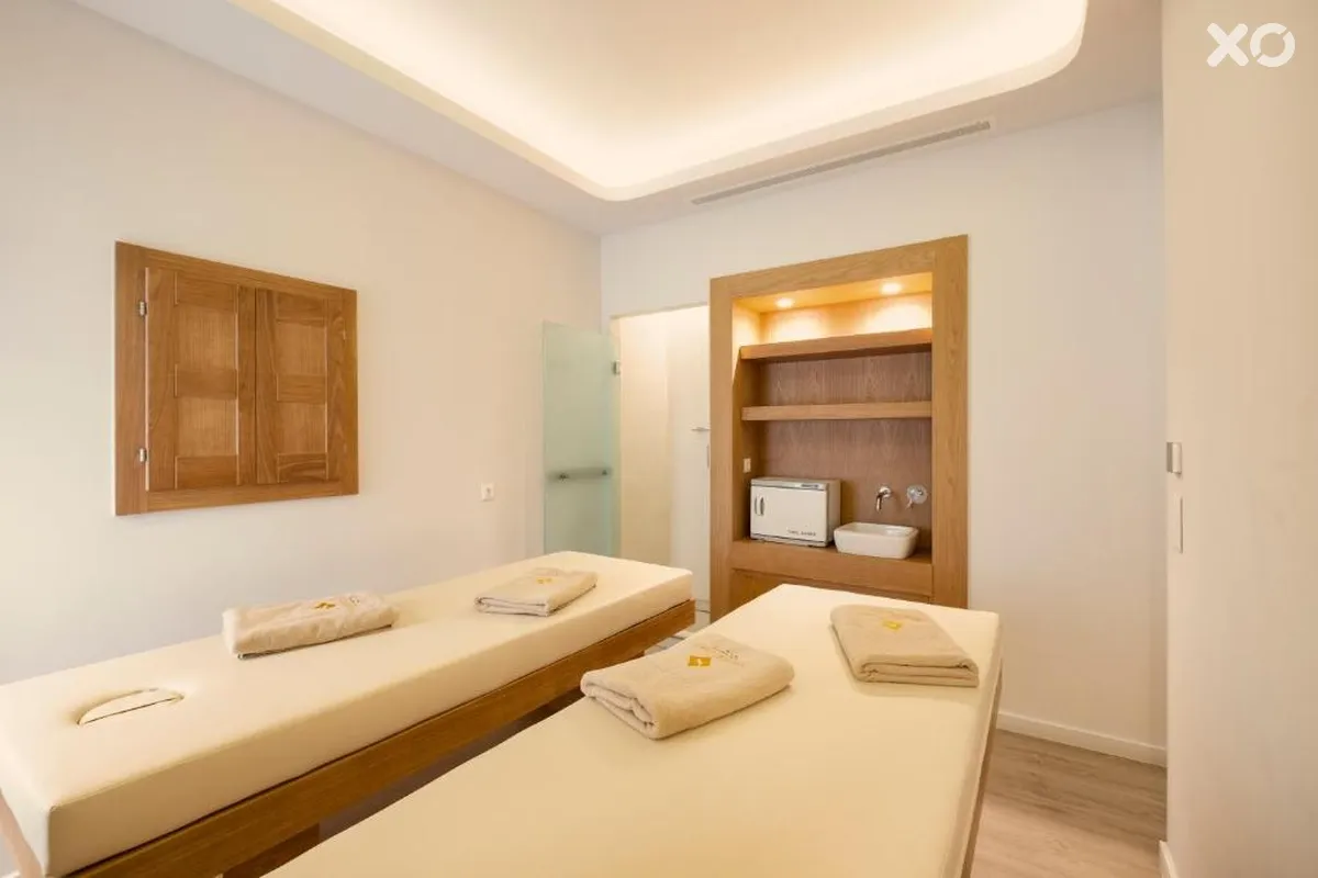 Erato Hotel