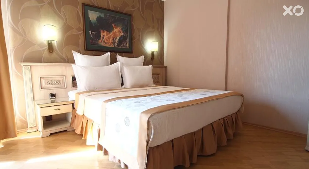 Romance Hotel