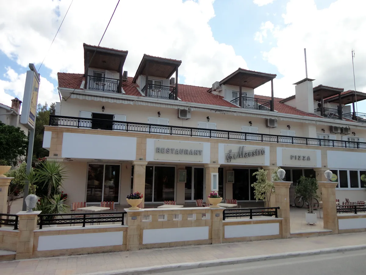 Montes Studios & Apartments