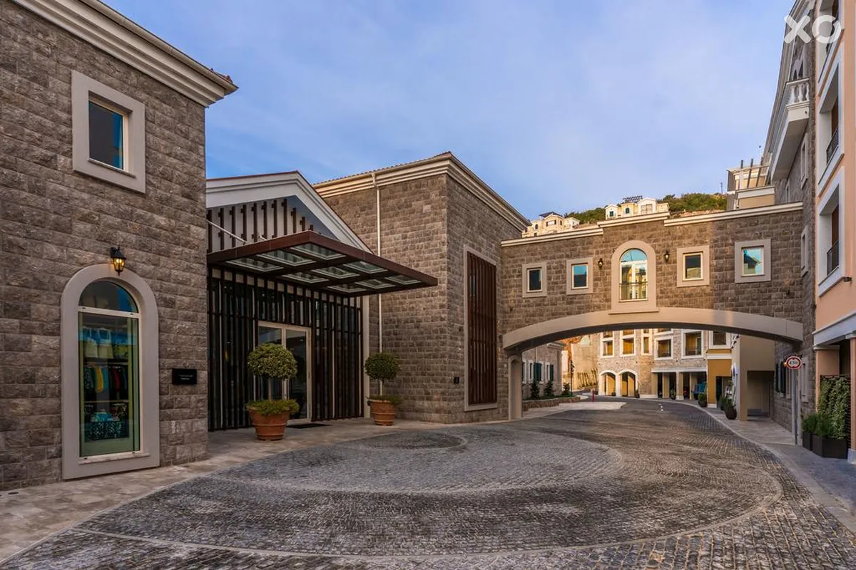 Chedi Lustica Bay Hotel