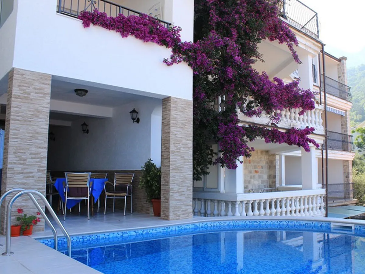 Leut Apartments