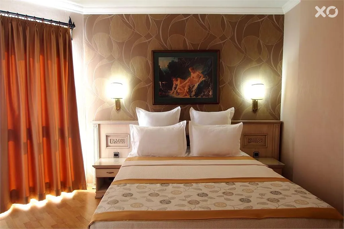 Romance Hotel
