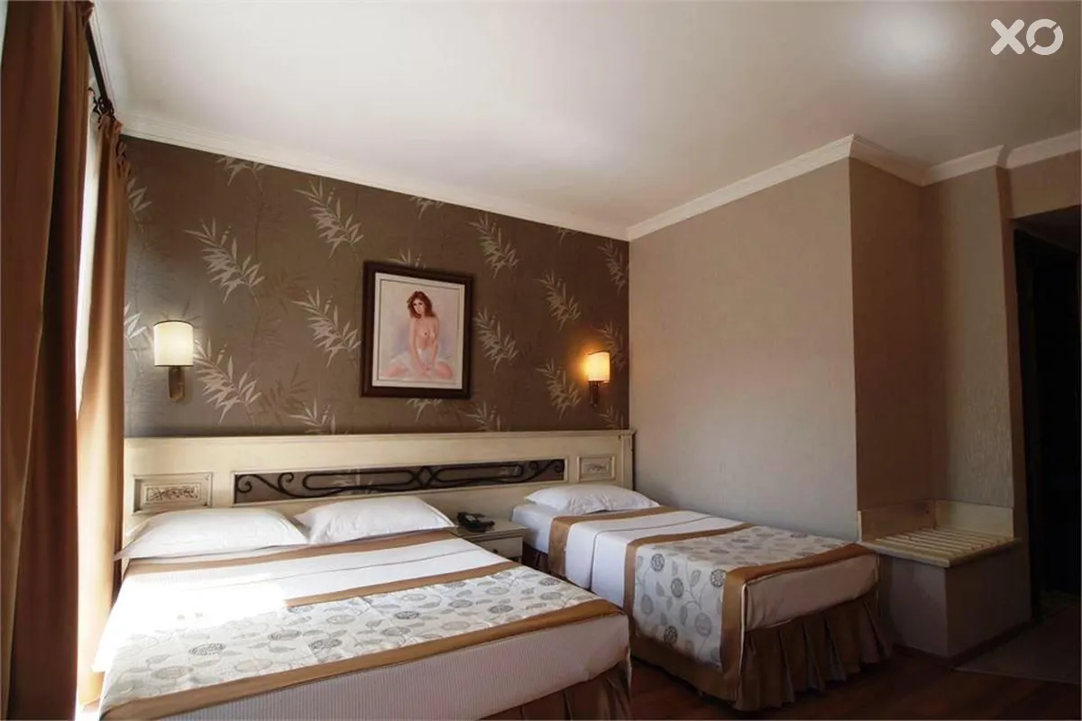 Romance Hotel