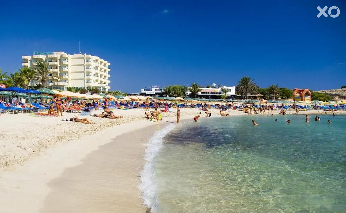 Tasia Maris Sands Beach Hotel