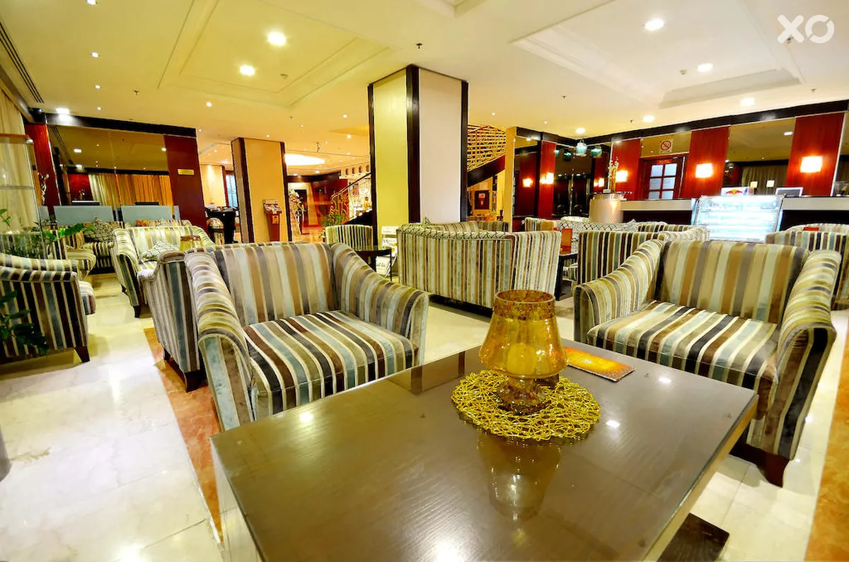 Landmark Summit Hotel