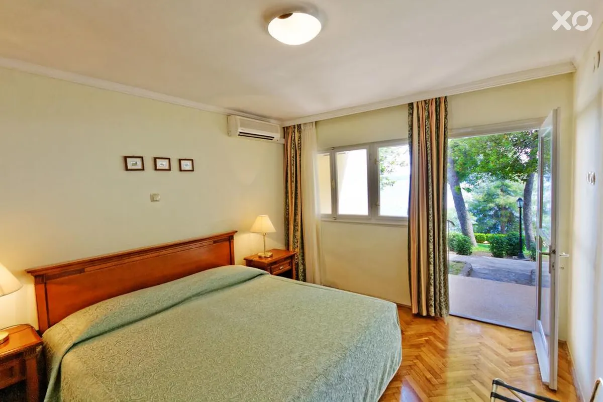 Val Hotel