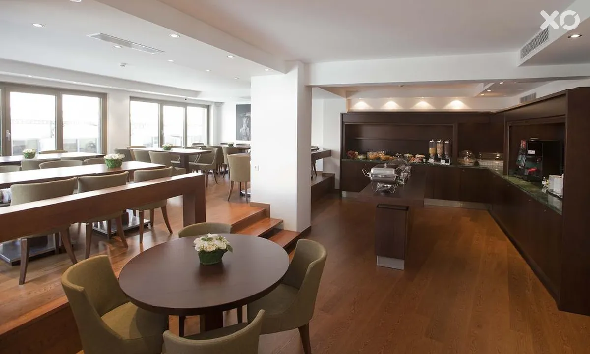 Plaka Hotel