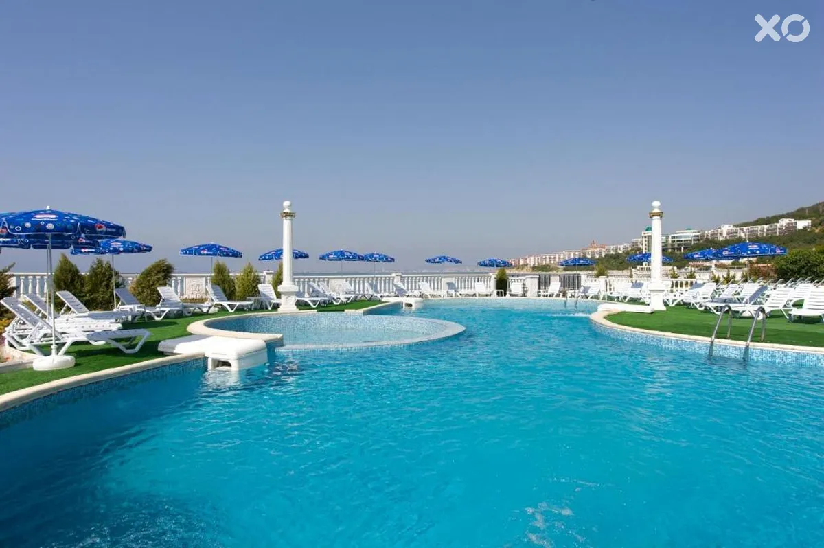 Amore Beach Hotel
