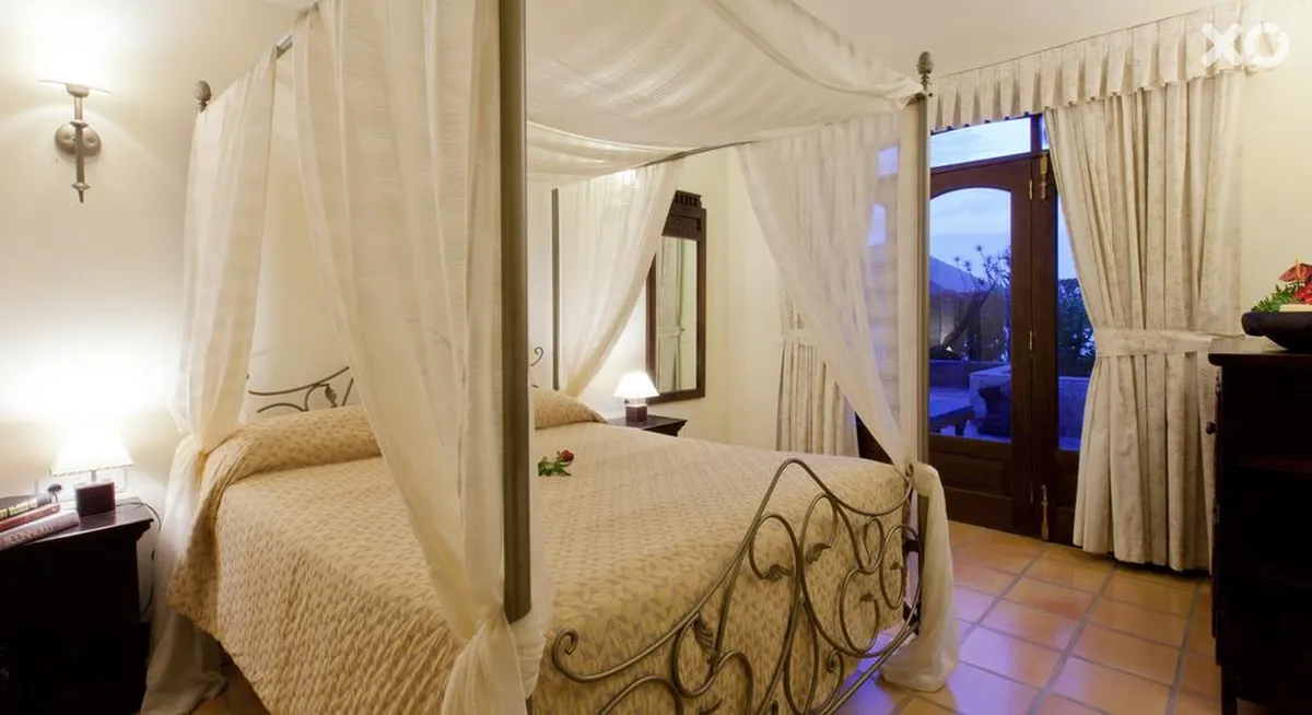 Regency Country Club Apartments & Suites