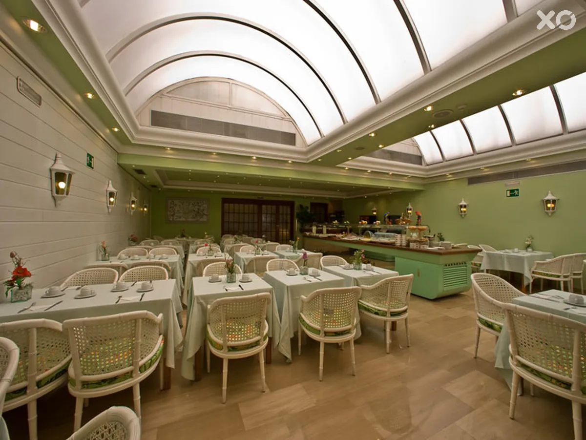 Lleo Hotel