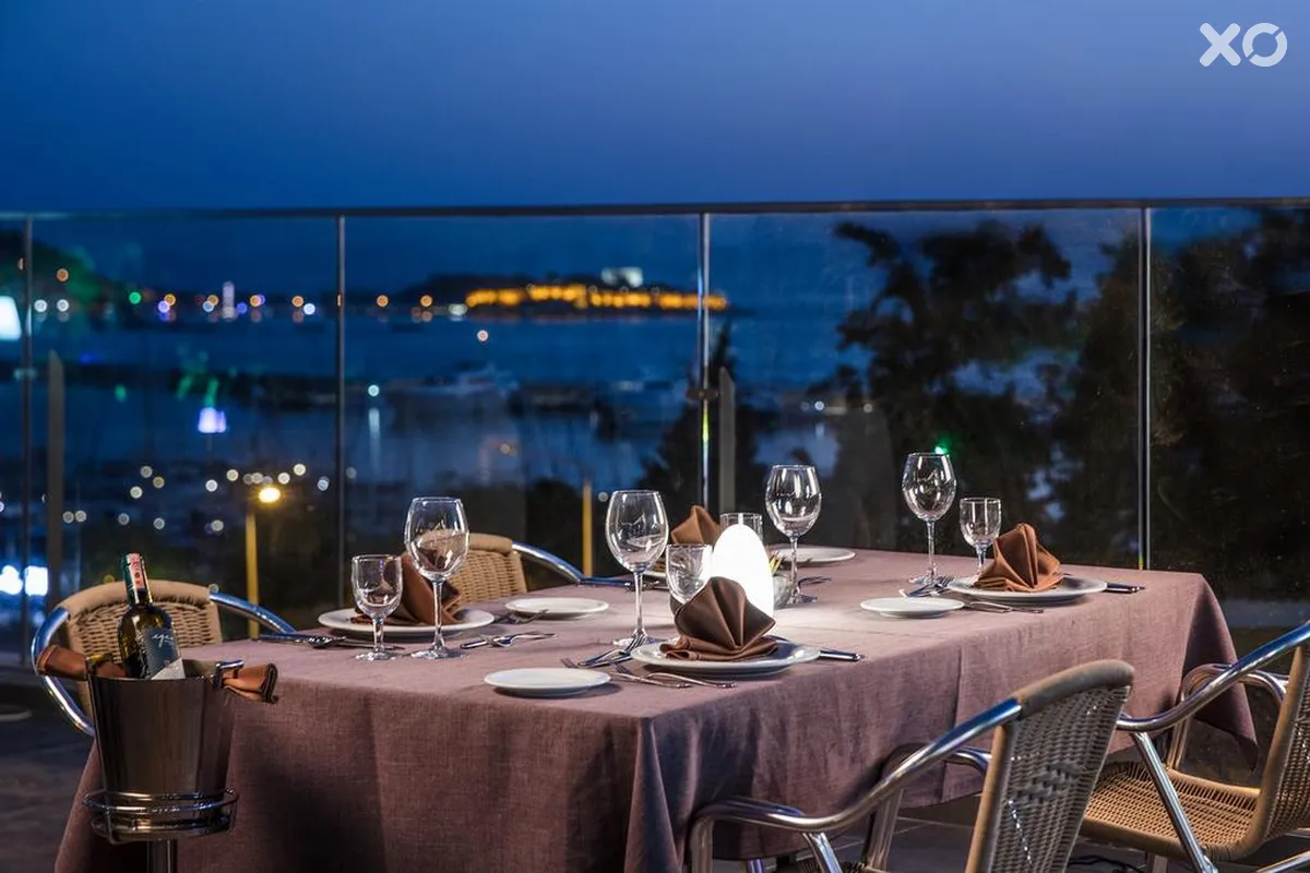 Marina Hotel & Suites