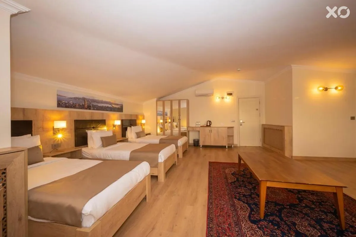 Porta Romanos Hotel
