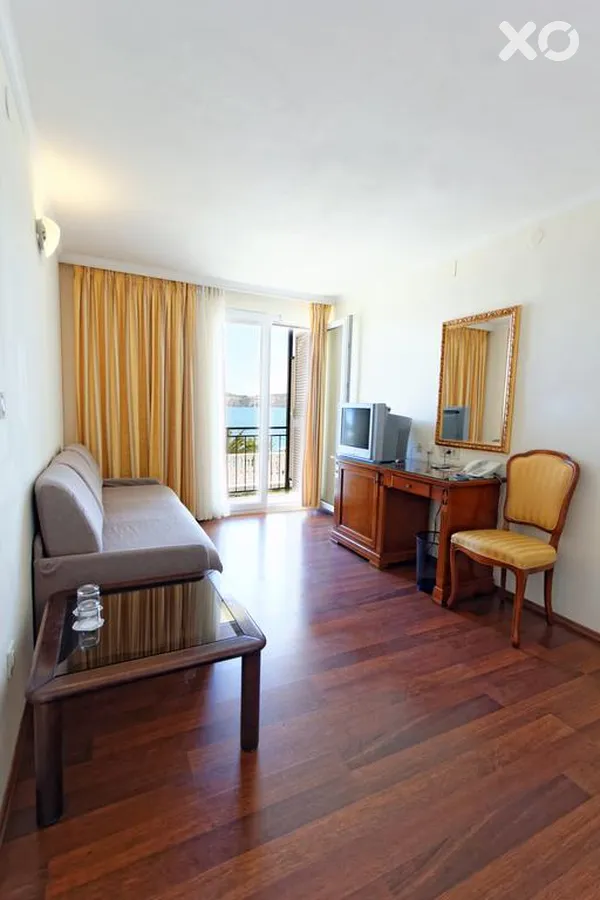 Val Hotel