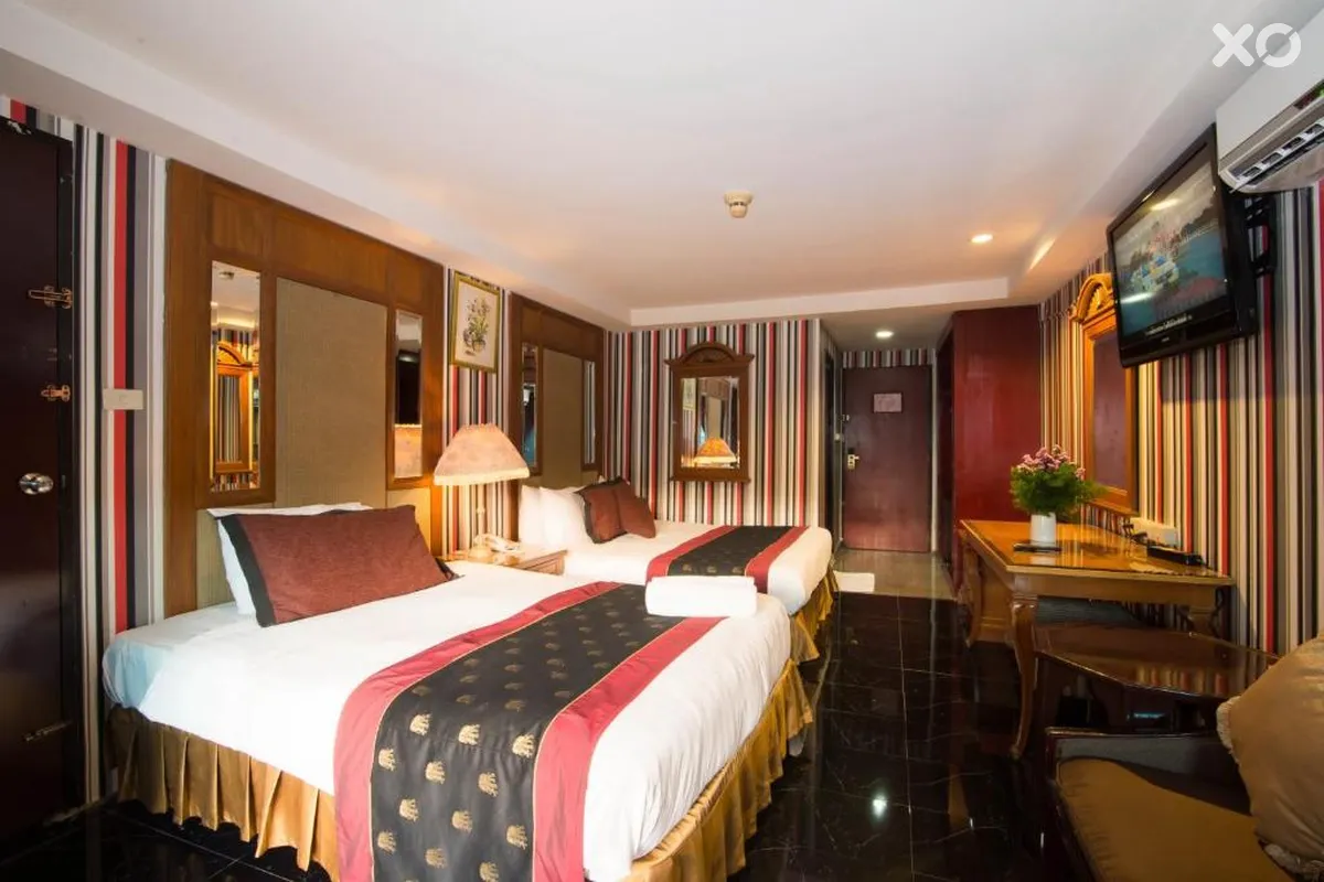 Diamond City Hotel
