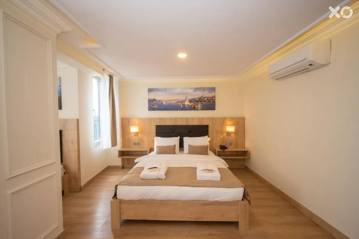Porta Romanos Hotel